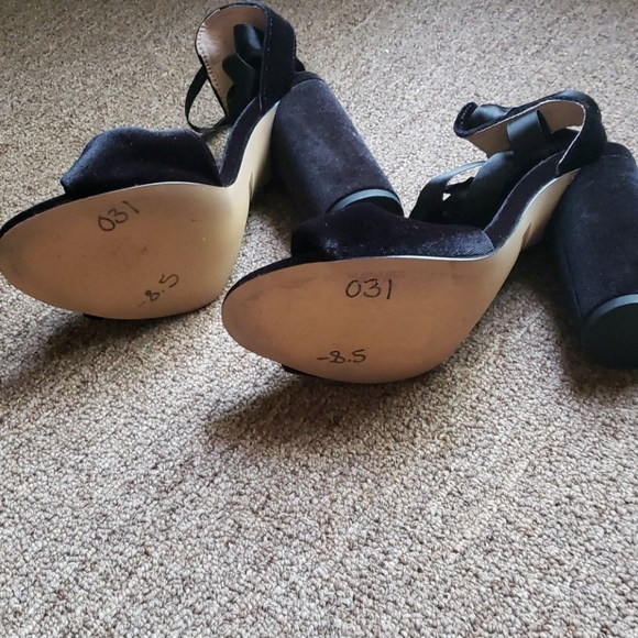 Steve Madden | Black Suede open toe heels - Picture 4 of 4